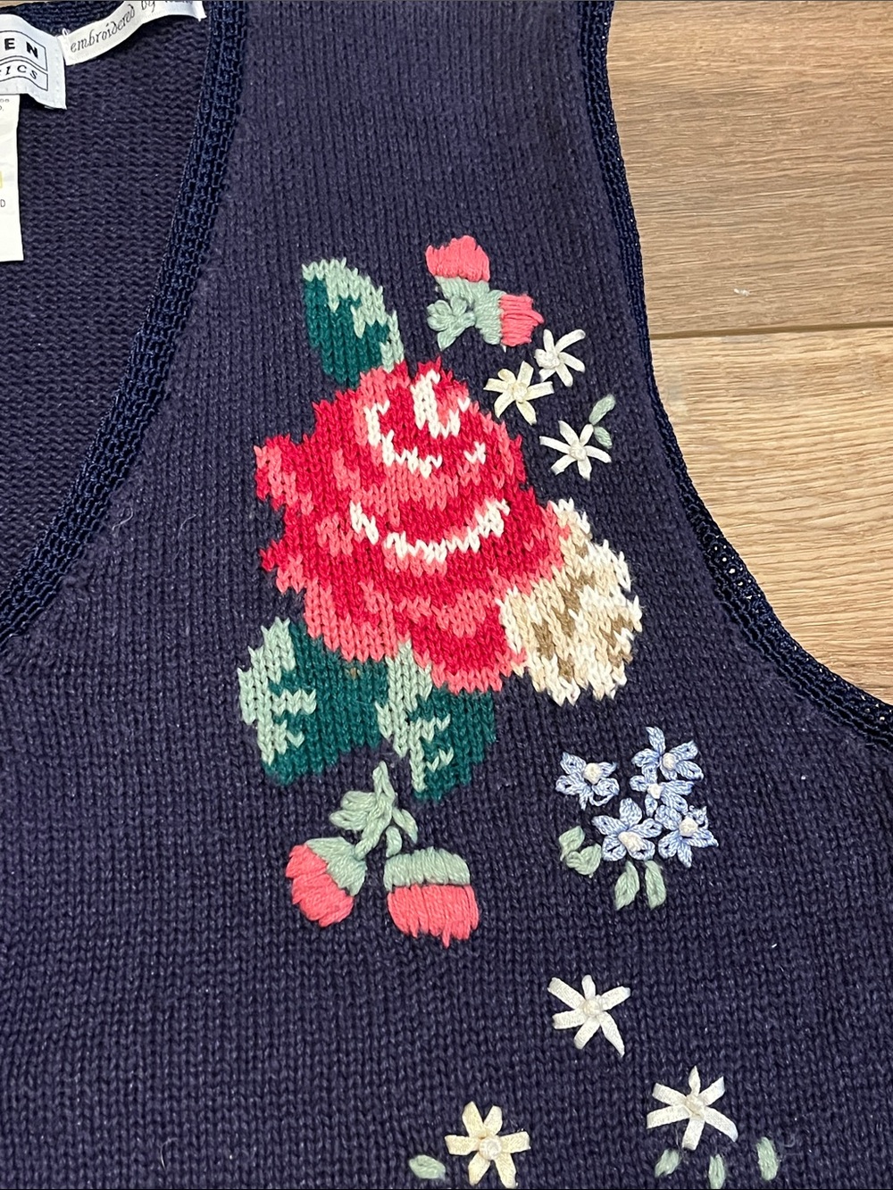 Vintage Jantzen Floral Embroidered Sweater Vest Navy Button Front Women's Medium - Picture 5 of 6